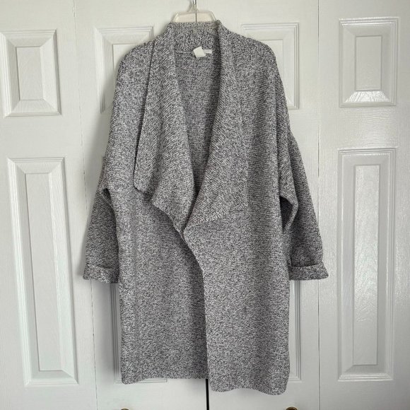 H&M Lightweight Flap/Shawl Cardigan Gray/Black /White Size M/L Like New - Picture 1 of 5